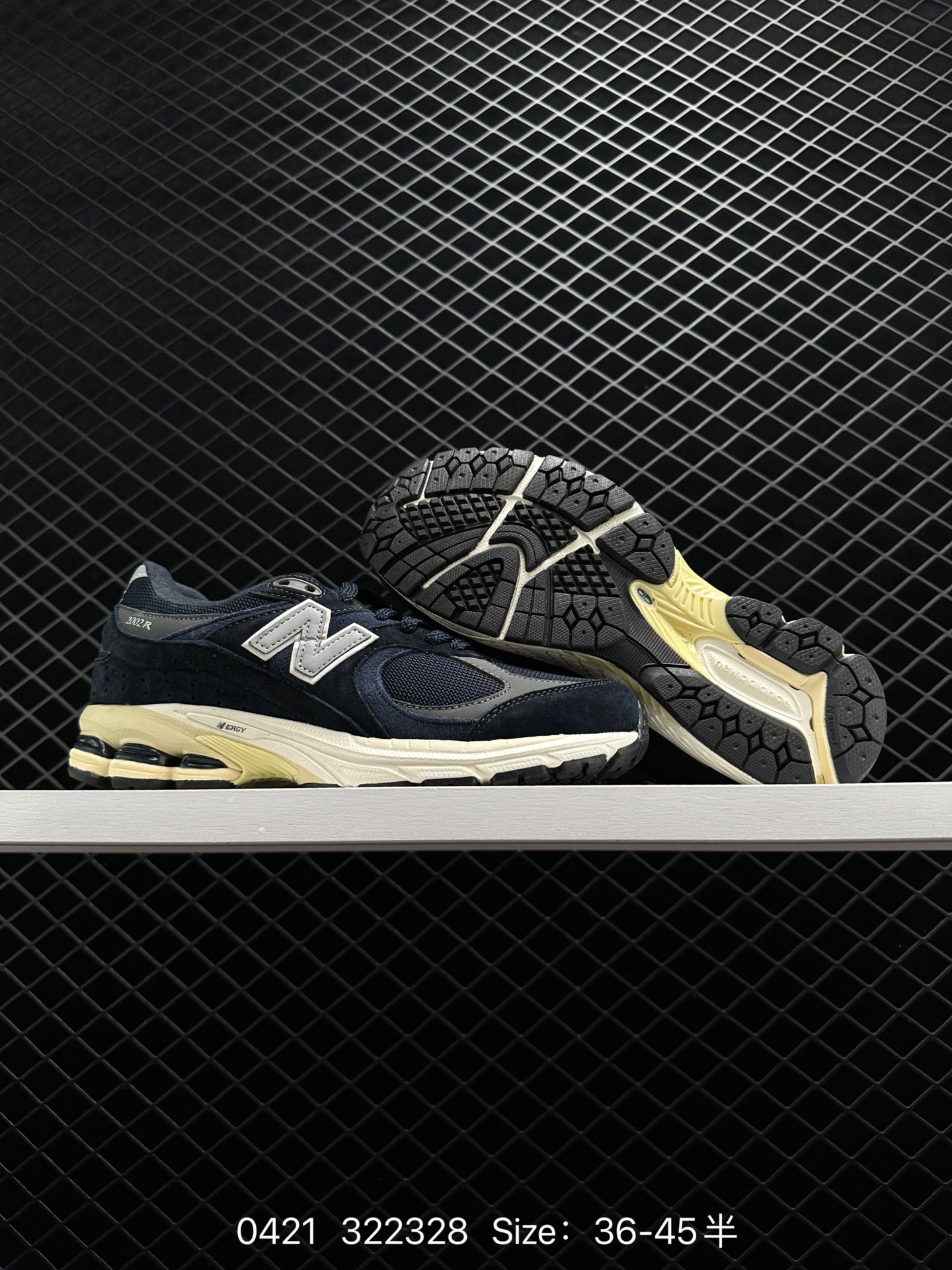 New Balance M2002